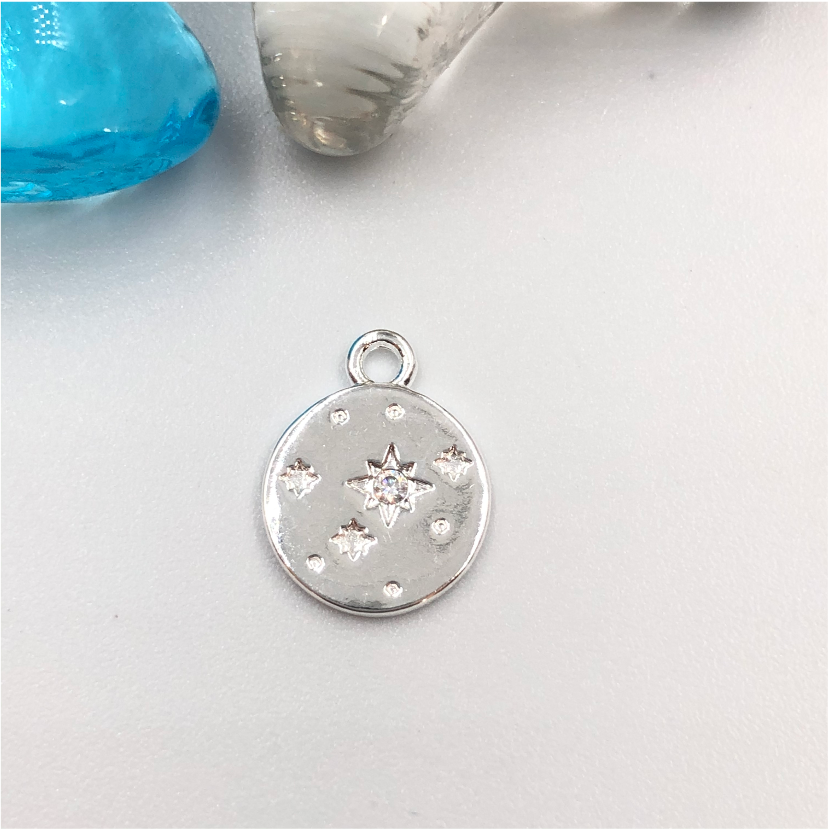 FP728 Mini Medalla Estrellas Guías 10 mm Figura Baño Plata Figuras Bañadas en Oro y Plata hecho de Bronce Bañado en Plata 50 ml