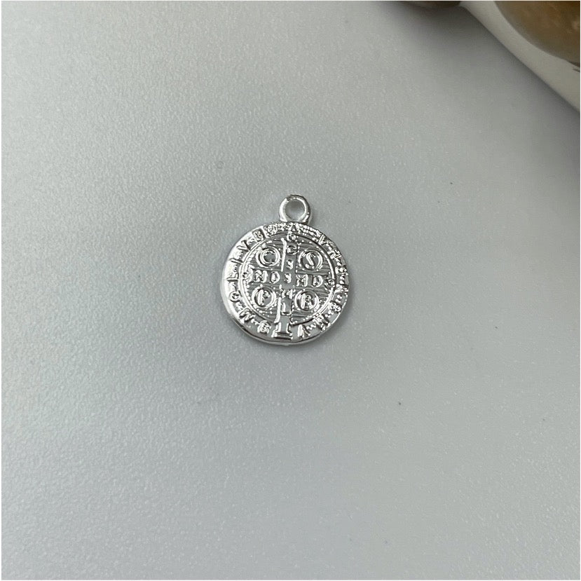 FP735 Colgante San Benito 9 mm Figura Baño Plata Figuras Bañadas en Oro y Plata hecho de Bronce Bañado en Plata 50 ml Joyas Bañadas en Plata