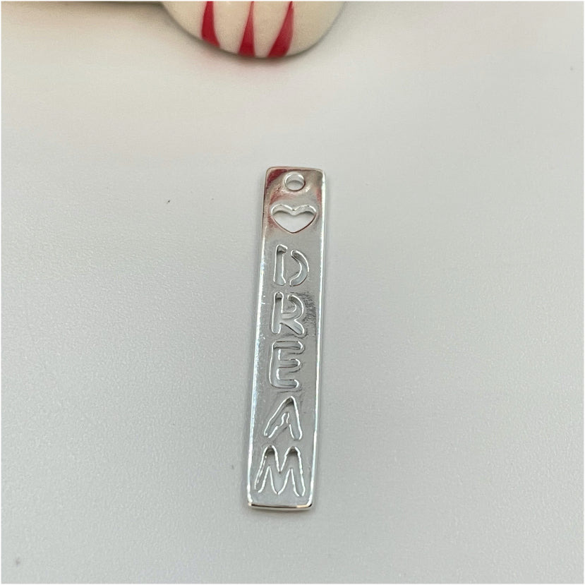 FP779 Colgante Placa Dream 30x6 mm Figura Baño Plata Figuras Bañadas en Oro y Plata hecho de Bronce Bañado en Plata 50 ml