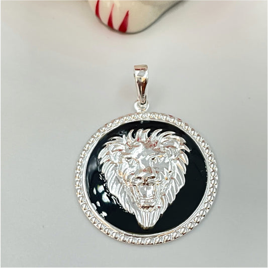 FP782 Colgante León fondo esmaltado negro diá. 26 mm más Balier Figura Baño Plata Figuras Bañadas en Oro y Plata hecho de Bronce Bañado en Plata 50 ml