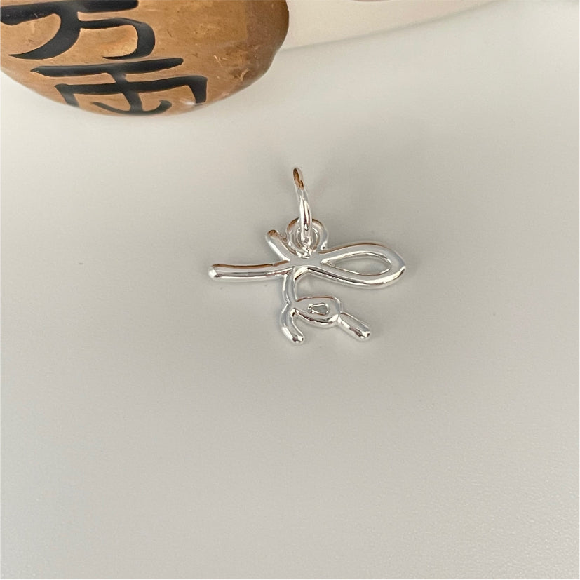 FP791 Colgante Fe 13x9 mm más argollita Figura Baño Plata Figuras Bañadas en Oro y Plata hecho de Bronce Bañado en Plata 50 ml