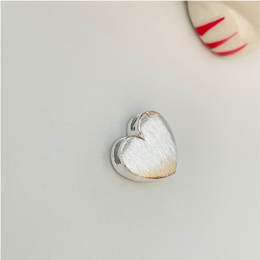 FP808 Colgante corazón lijado para pasar 11 mm Figura Baño Plata Figuras Bañadas en Oro y Plata hecho de Bronce Bañado en Plata 50 ml
