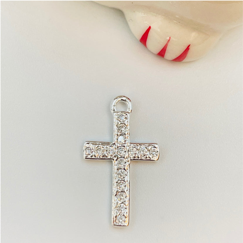 FP819 Colgante Cruz con circones 20x13 mm Incluye argollita Figura Baño Plata Figuras Bañadas en Oro y Plata hecho de Bronce Bañado en Plata 50 ml