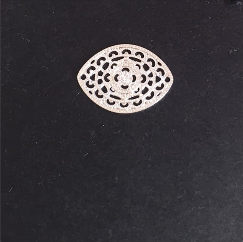 FP85 Figura Calada Conector 20x15 mm Figura Baño Plata Figuras Bañadas en Oro y Plata hecho de Bronce Bañado en Plata 50 ml