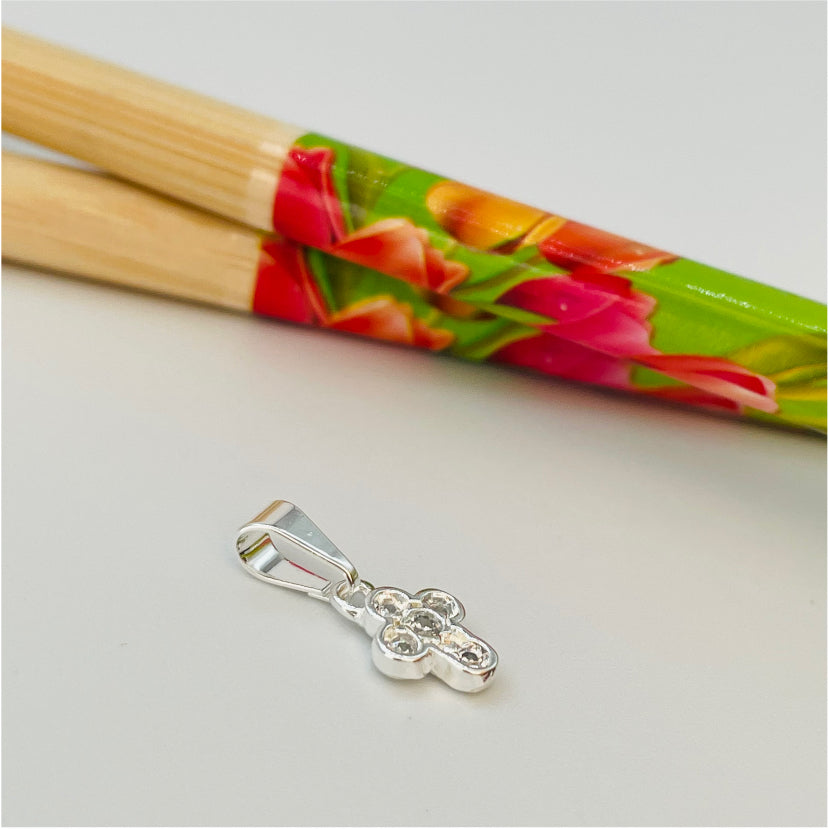 FP859 Colgante Mini Cruz con Circones 8x7 mm más Balier Figura Baño Plata Figuras Bañadas en Oro y Plata hecho de Bronce Bañado en Plata 50 ml Joyas Bañadas en Plata