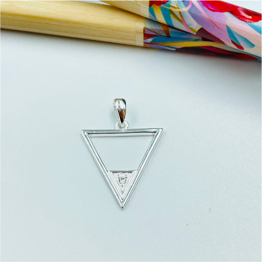 FP886 Colgante Triángulo con 1 circón en vértice inferior 16x15 mm más balier Figura Baño Plata Figuras Bañadas en Oro y Plata hecho de Bronce Bañado en Plata 50 ml Joyas Bañadas en Plata