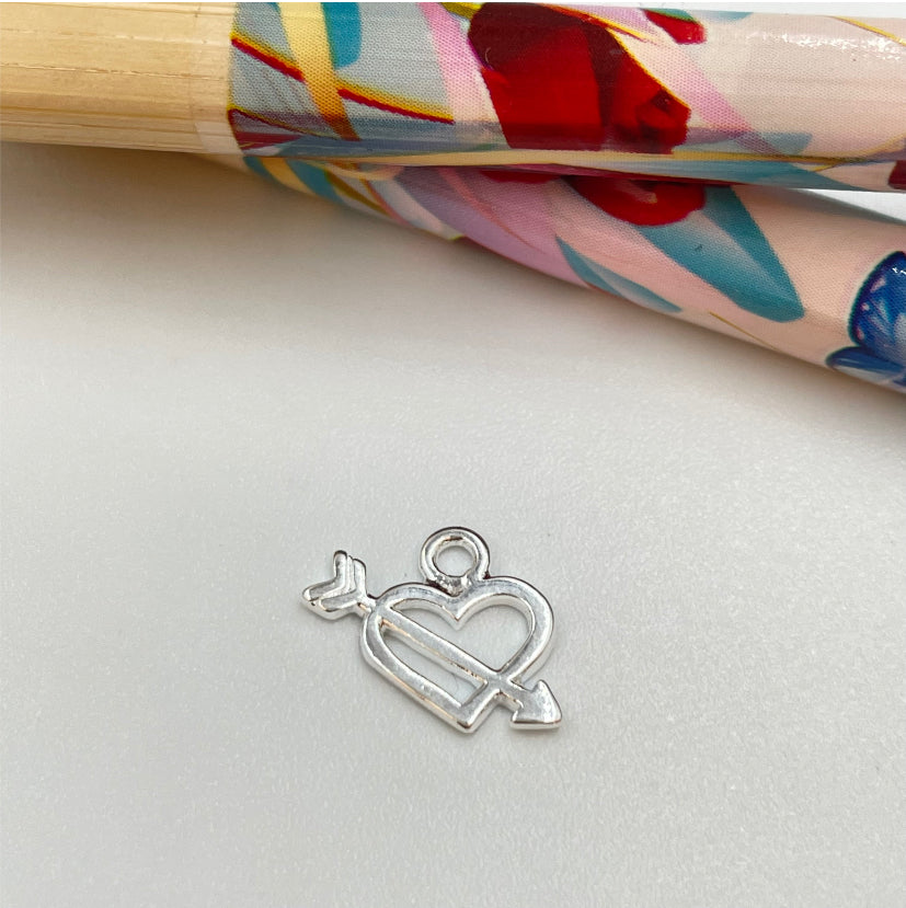 FP921 Corazón Flecha Cupido 7x10 mm más argollita Figura Baño Plata Figuras Bañadas en Oro y Plata hecho de Bronce Bañado en Plata 50 ml Joyas Bañadas en Plata