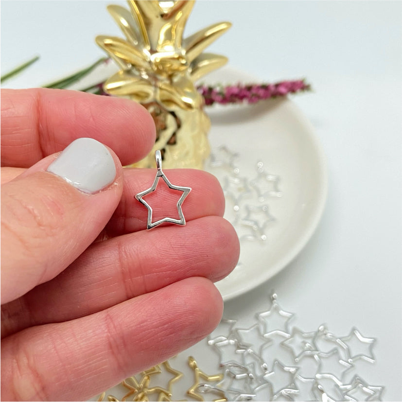 FP922 Estrella Calada 12 mm más argollita de lado Figura Baño Plata Figuras Bañadas en Oro y Plata hecho de Bronce Bañado en Plata 50 ml Joyas Bañadas en Plata