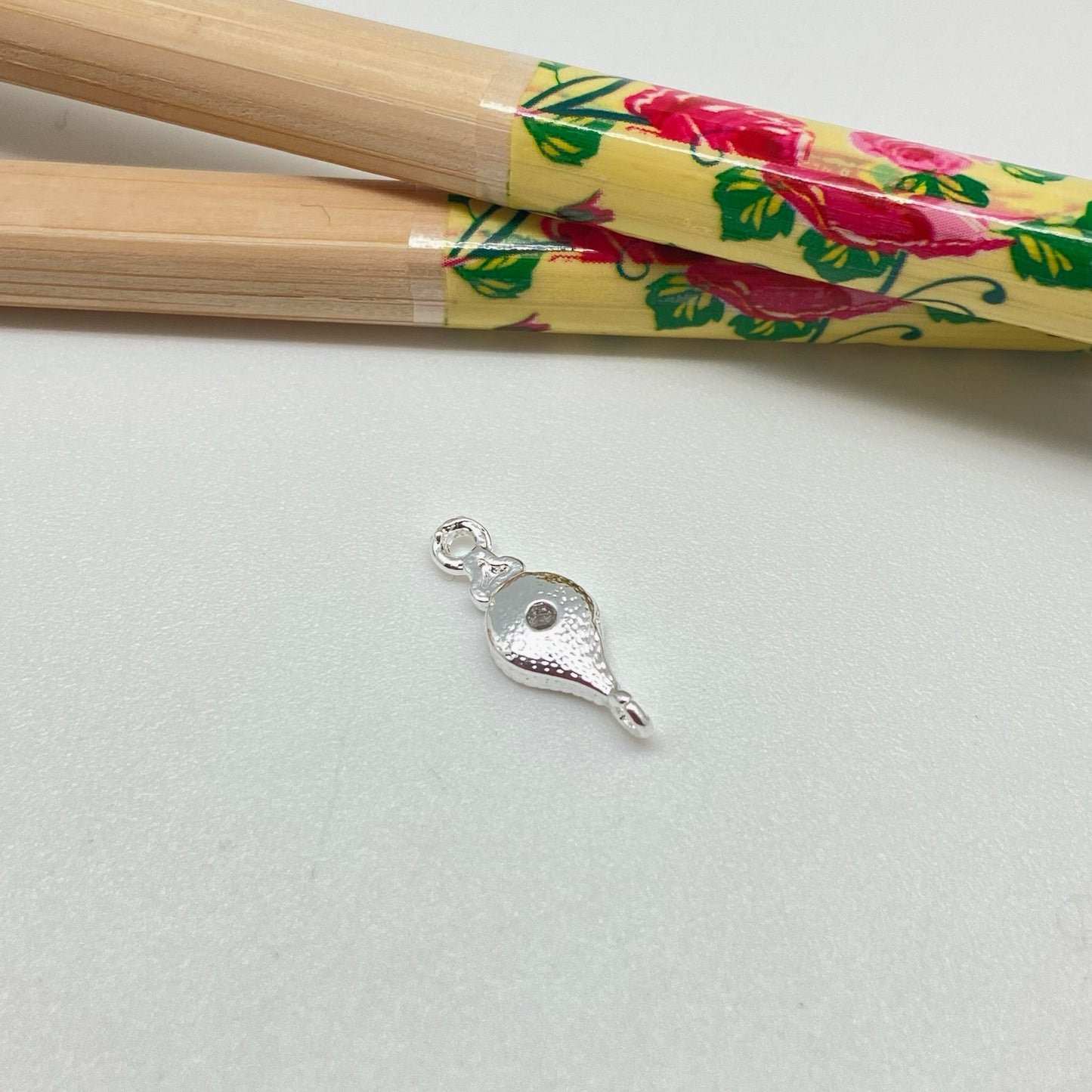 FP929 Conector Punto de luz Gota invertida 10x6 mm más argollitas Figura Baño Plata Figuras Bañadas hecho de Bronce Bañado en Plata 50 ml Joyas Bañadas en Plata