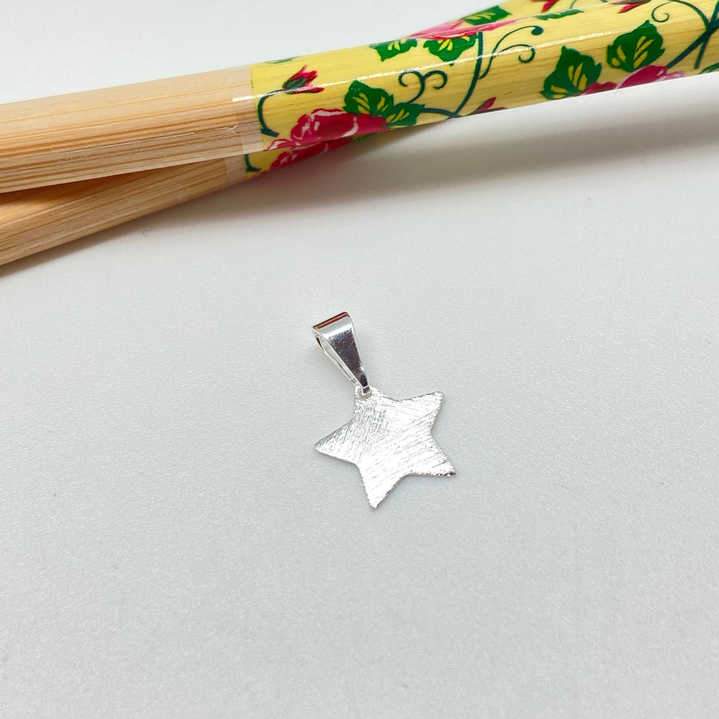 FP942 Colgante Estrella Lijada 13x13 mm más balier Figura Baño Plata Figuras Bañadas hecho de Bronce Bañado en Plata 50 ml Joyas Bañadas en Plata