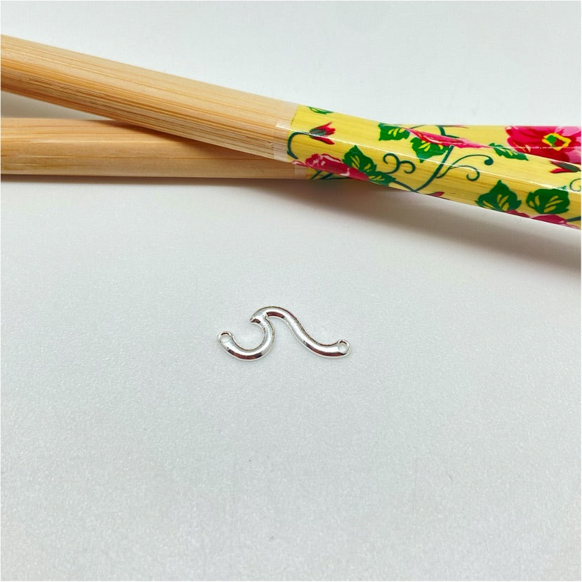 FP947 Conector Ola 8x17 mm incluye argollitas Figura Baño Plata Figuras Bañadas hecho de Bronce Bañado en Plata 50 ml Joyas Bañadas en Plata