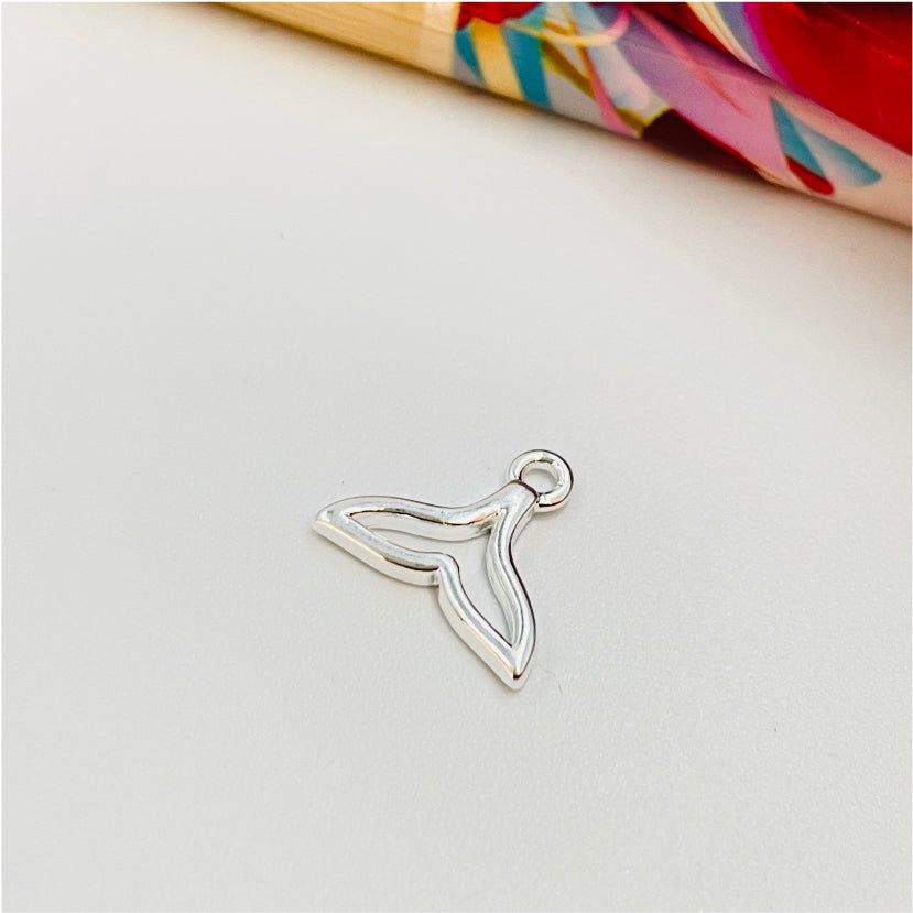 FP953 Colgante Colita de Sirena 7x11 mm más argollita Figura Baño Plata Figuras Bañadas hecho de Bronce Bañado en Plata 50 ml Joyas Bañadas en Plata
