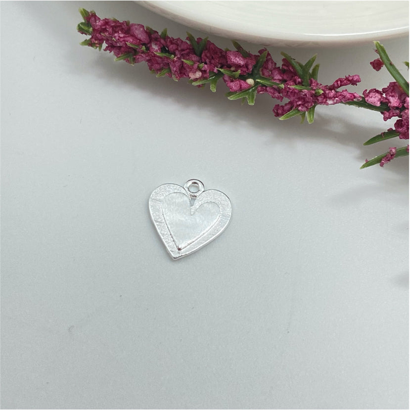 FP970 Colgante Corazón con corazón menor en relieve 14x14 mm Lijado Figura Baño Plata Figuras Bañadas hecho de Bronce Bañado en Plata 50 ml Joyas Bañadas en Plata