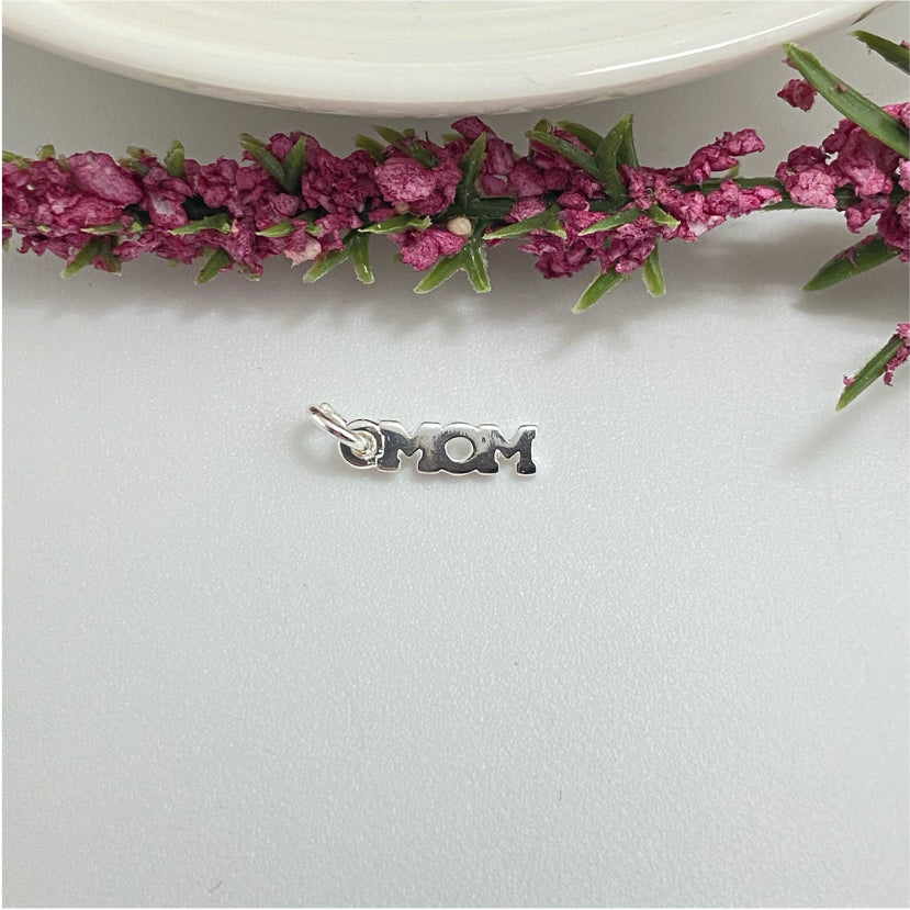 FP975 Colgante MOM 10x3 mm mas argollita Figura Baño Plata Figuras Bañadas hecho de Bronce Bañado en Plata 50 ml Joyas Bañadas en Plata