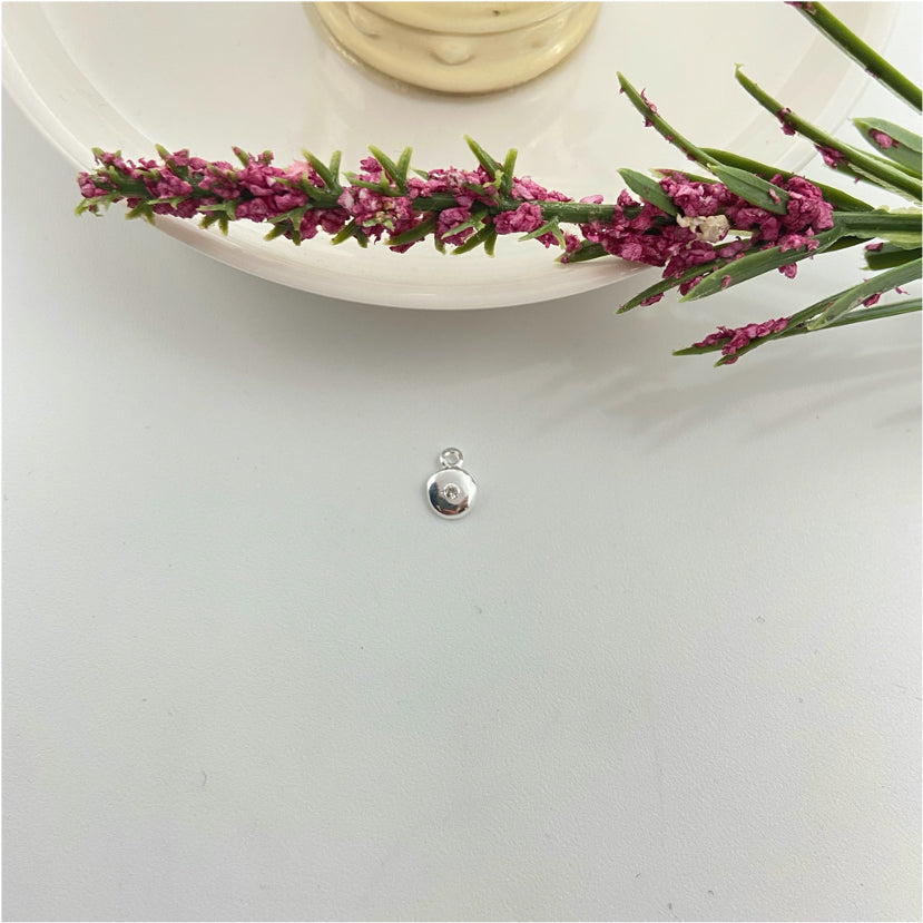 FP978 Colgante con Micro Circón central Diá 5 mm mas argollita Figura Baño Plata Figuras Bañadas hecho de Bronce Bañado en Plata 50 ml Joyas Bañadas en Plata