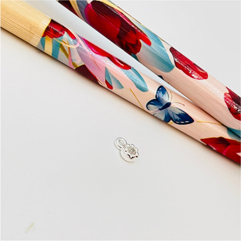 FP979 Colgante Punto de Luz Mini Flor Circón Cristal Diá. 4 mm Espesor 2 mm mas argollita Figura Baño Plata Figuras Bañadas hecho de Bronce Bañado en Plata 50 ml Joyas Bañadas en Plata