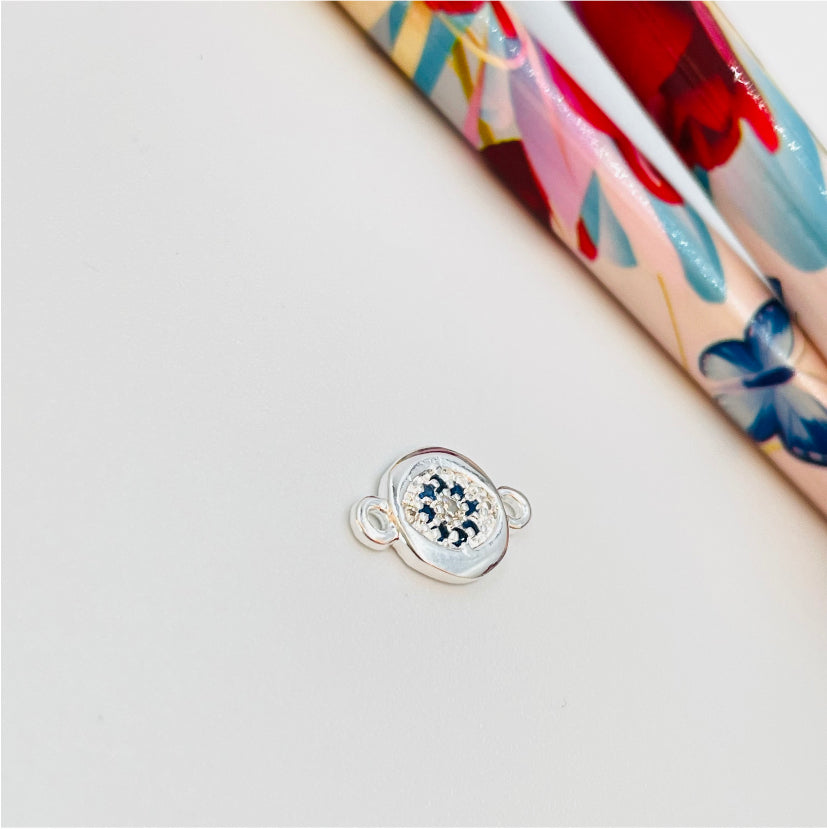 FP988 Conector Mini Medalla Ojo Circones cristal y azules Diá. 7 mm más 2 argollitas Figura Baño Plata