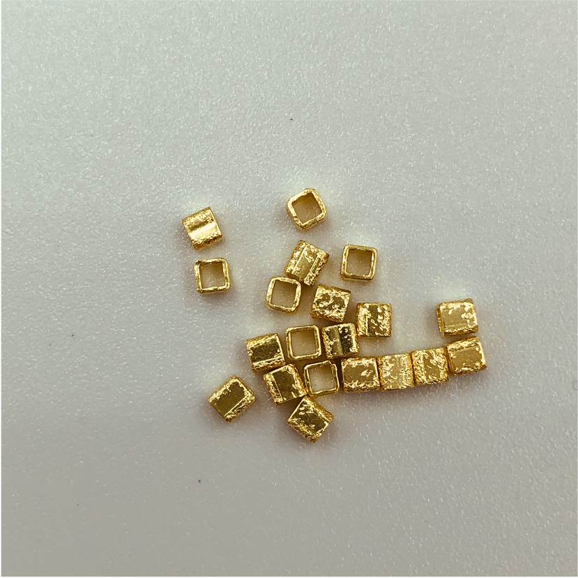 MO01 2 x 2 mm Cuadrado Lijado Accesorio Baño Oro Accesorios Bañados en Oro y Plata hecho de Bronce Bañado en Oro 18K