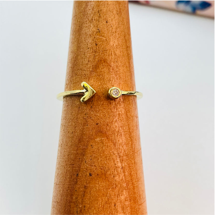 WO20 Anillo Flecha y Mini Circón Anillo Baño Oro Anillos Bañados en Oro y Plata hecho de Bronce Bañado en Oro 18K Joyas Bañadas en Oro