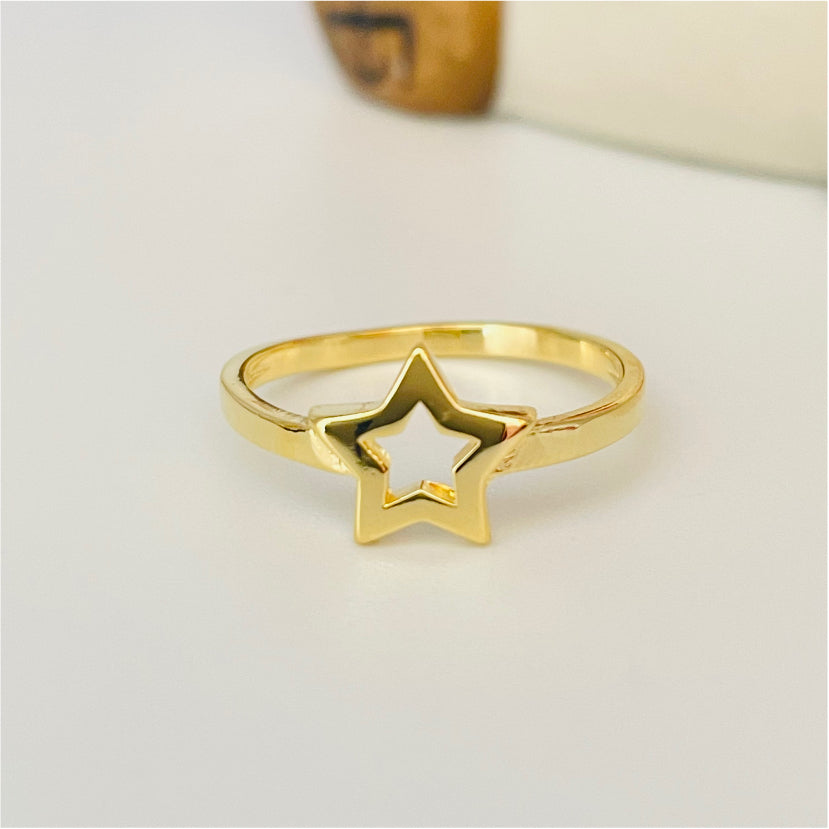 WO32 Anillo Estrella Calada de 9 mm Ancho Argolla 2 mm Anillo Baño Oro Anillos Bañados en Oro y Plata hecho de Bronce Bañado en Oro 18K Joyas Bañadas en Oro