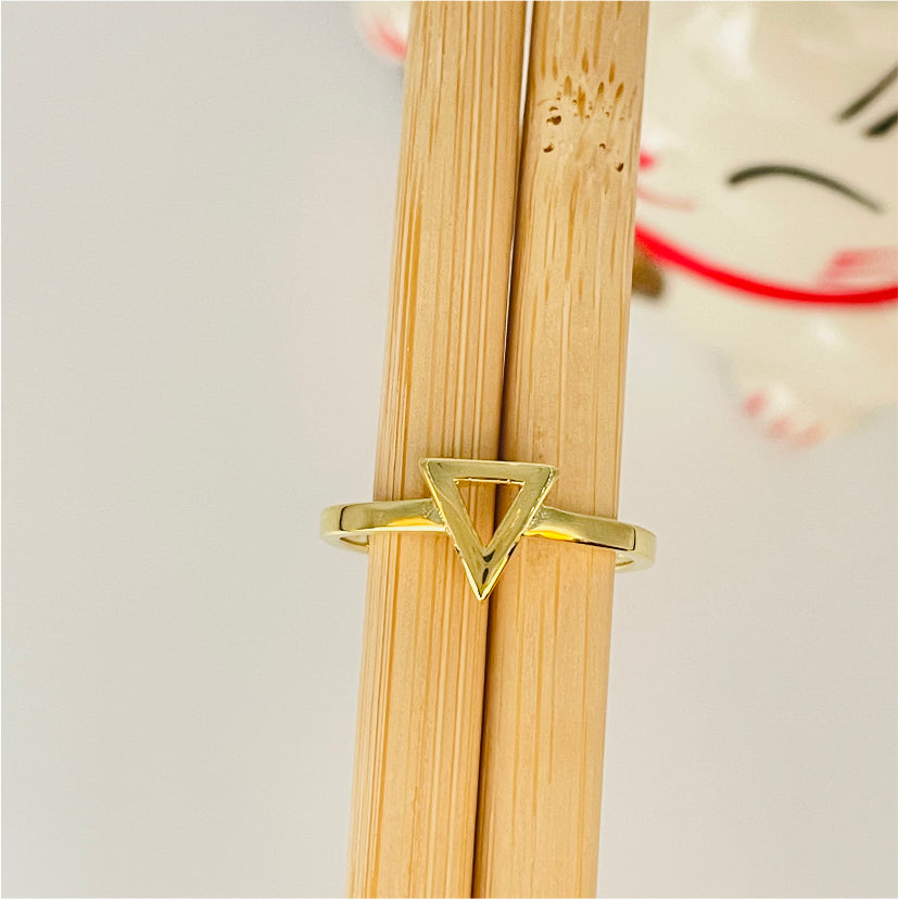 WO33 Anillo Triángulo Calado de 8 mm Ancho Argolla 2 mm Anillo Baño Oro Anillos Bañados en Oro y Plata hecho de Bronce Bañado en Oro 18K Joyas Bañadas en Oro