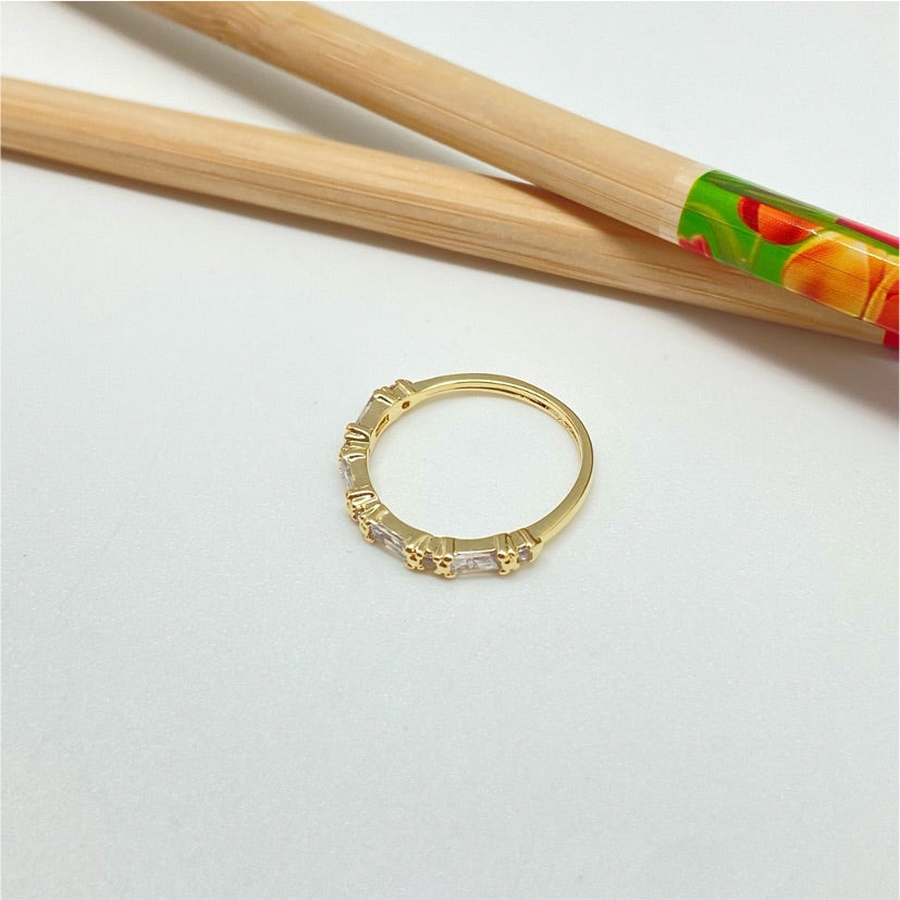 WO44 Anillo Circones Baguette y circones redondo alternados Ancho Argolla 2 mm Anillo Baño Oro Anillos Bañados hecho de Bronce Bañado en Oro 18K Joyas Bañadas en Oro