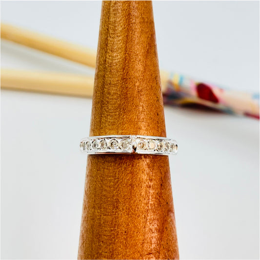 WP21 Anillo Medio Cintillo con Circones y argollita para colgante Anillo Baño Plata Anillos Bañados en Oro y Plata hecho de Bronce Bañado en Plata 50 ml Joyas Bañadas en Plata