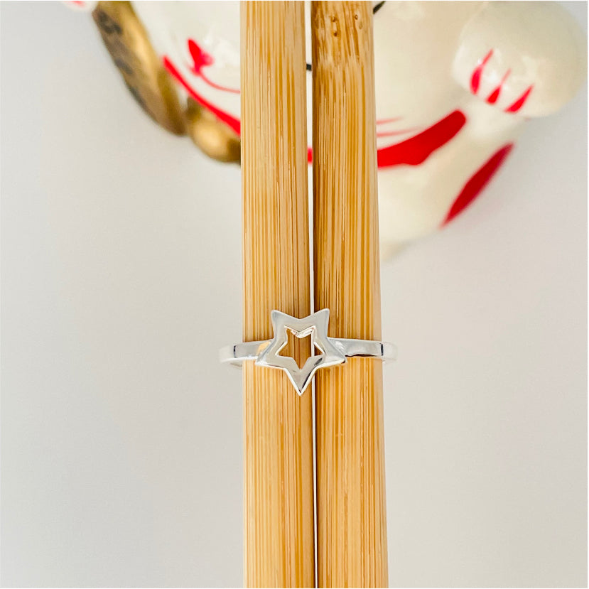 WP32 Anillo Estrella Calada de 9 mm Ancho Argolla 2 mm Anillo Baño Plata Anillos Bañados en Oro y Plata hecho de Bronce Bañado en Plata 50 ml Joyas Bañadas en Plata