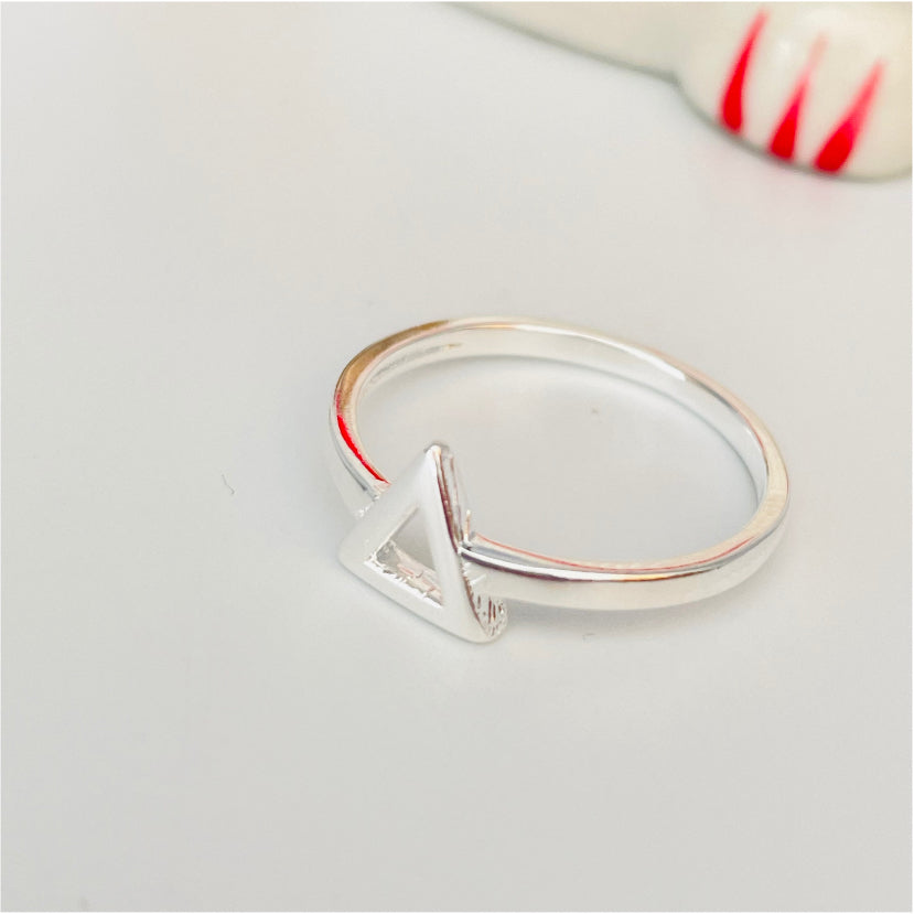 WP33 Anillo Triángulo Calado de 8 mm Ancho Argolla 2 mm Anillo Baño Plata Anillos Bañados en Oro y Plata hecho de Bronce Bañado en Plata 50 ml Joyas Bañadas en Plata