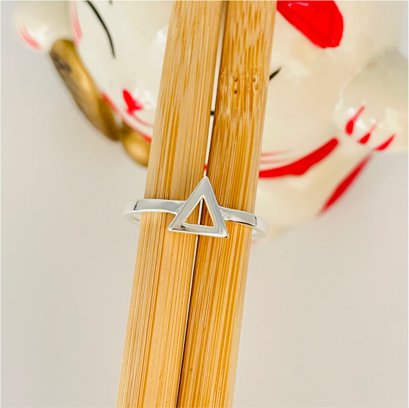 WP33 Anillo Triángulo Calado de 8 mm Ancho Argolla 2 mm Anillo Baño Plata Anillos Bañados en Oro y Plata hecho de Bronce Bañado en Plata 50 ml Joyas Bañadas en Plata