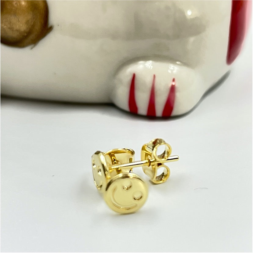 XO146 Aro Carita Smile 5 mm Aro Baño Oro Aros Bañadas en Oro y Plata hecho de Bronce Bañado en Oro 18K Joyas Bañadas en Oro