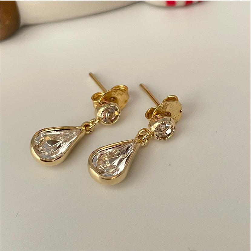 XO155 Aro Circón Gota Cristal 15x6 mm Aro Baño Oro Aros Bañados en Oro y Plata hecho de Bronce Bañado en Oro 18K