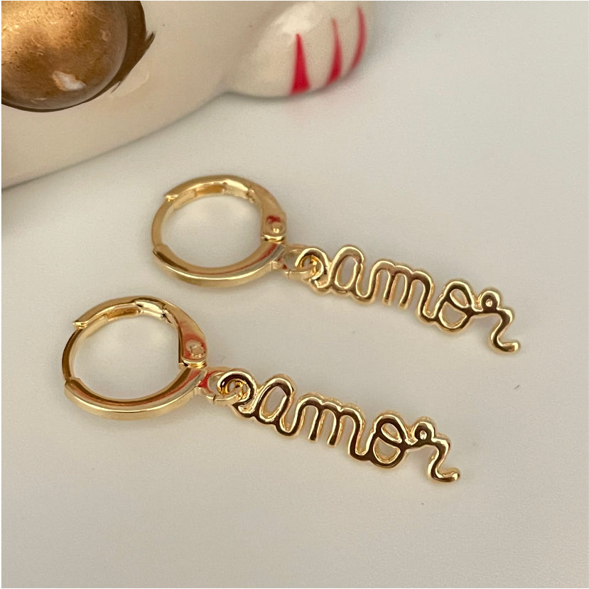 XO170 Aro Argolla Articulada 10 mm y Colgante Amor 19x5 mm Aro Baño Oro Aros Bañados en Oro y Plata hecho de Bronce Bañado en Oro 18K