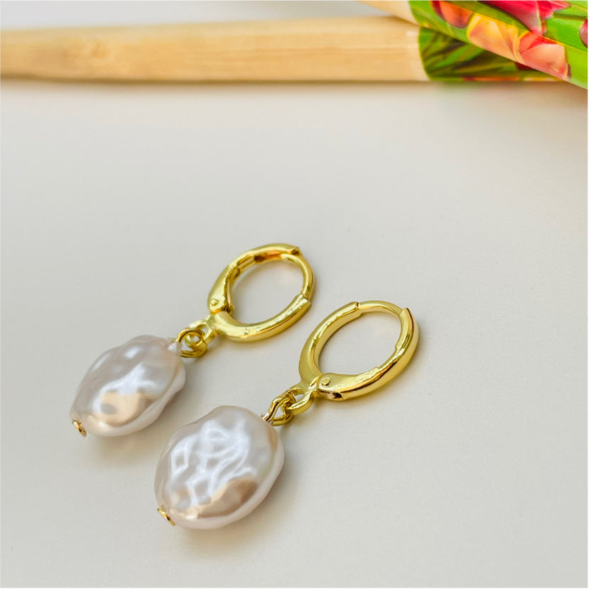 XO195 Aro argollita con colgante tipo nacar largo total 27 mm diá. Perla 12 mm Aro Baño Oro Aros Bañados en Oro y Plata hecho de Bronce Bañado en Oro 18K Joyas Bañadas en Oro