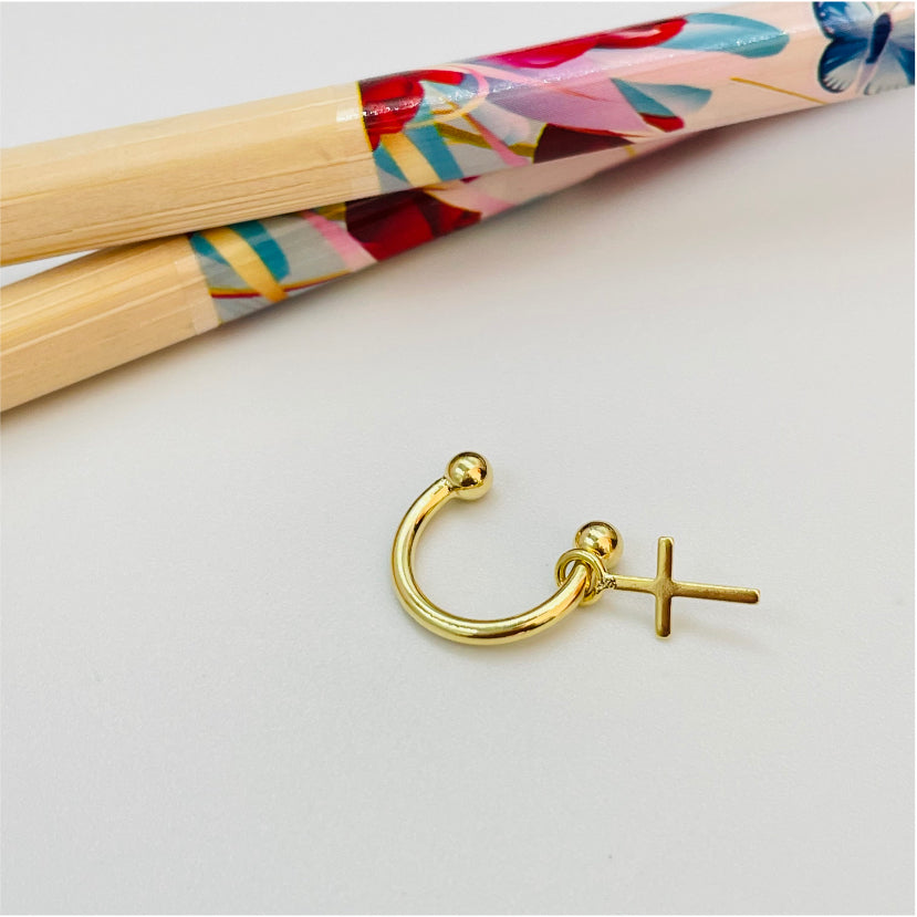 XO202 Cuff Bolitas 3 mm y Mini Cruz Colgante Aro Baño Oro Aros Bañados en Oro y Plata hecho de Bronce Bañado en Oro 18K Joyas Bañadas en Oro