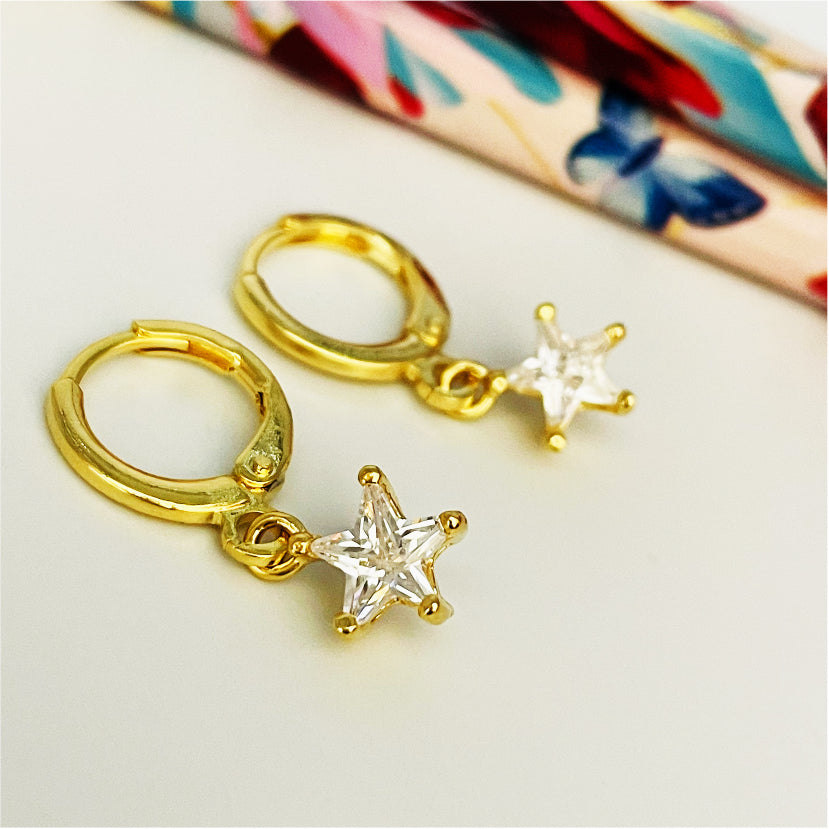 XO207 Aro Argolla con Estrella de Cristal Largo Total 22 mm Estrella 8 mm Aro Baño Oro Aros Bañados en Oro y Plata hecho de Bronce Bañado en Oro 18K Joyas Bañadas en Oro