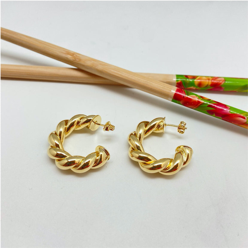 XO223 Aro Argolla trenzada 20 mm delgada Espesor 4 mm Aro Baño Oro Aros Bañados hecho de Bronce Bañado en Oro 18K Joyas Bañadas en Oro