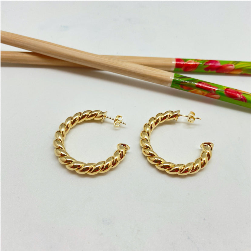 XO225 Aro Argolla trenzada 30 mm delgada Espesor 4 mm Aro Baño Oro Aros Bañados hecho de Bronce Bañado en Oro 18K Joyas Bañadas en Oro