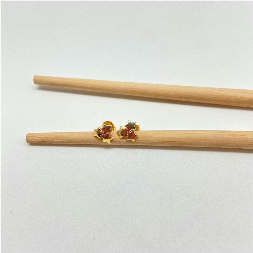 XO239 Aro 3 Estrellitas 9x9 mm Aro Baño Oro Aros Bañados hecho de Bronce Bañado en Oro 18K Joyas Bañadas en Oro