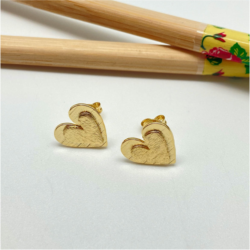 XO251 Aro Corazón con corazón en relieve lijado 13x13 mm Aro Baño Oro Aros Bañados hecho de Bronce Bañado en Oro 18K Joyas Bañadas en Oro