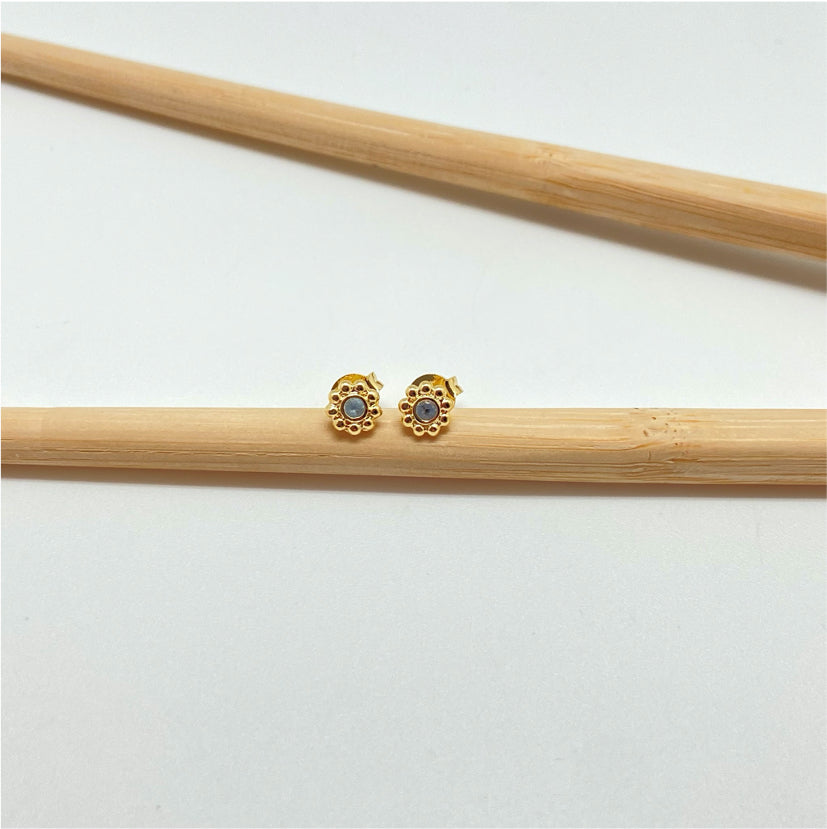 XO264 Aro Punto de Luz borde con mini Bolitas Circón Aguamarina Diá. 5 mm Aro Baño Oro Aros Bañados hecho de Bronce Bañado en Oro 18K Joyas Bañadas en Oro