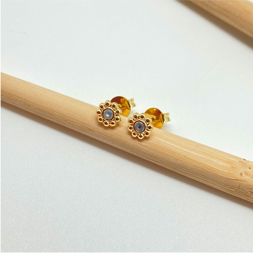 XO264 Aro Punto de Luz borde con mini Bolitas Circón Aguamarina Diá. 5 mm Aro Baño Oro Aros Bañados hecho de Bronce Bañado en Oro 18K Joyas Bañadas en Oro
