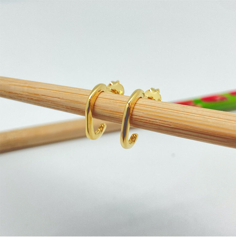 XO269 Argolla ovalada 14x8 mm Espesor 1.8 mm Aro Baño Oro Aros Bañados hecho de Bronce Bañado en Oro 18K Joyas Bañadas en Oro