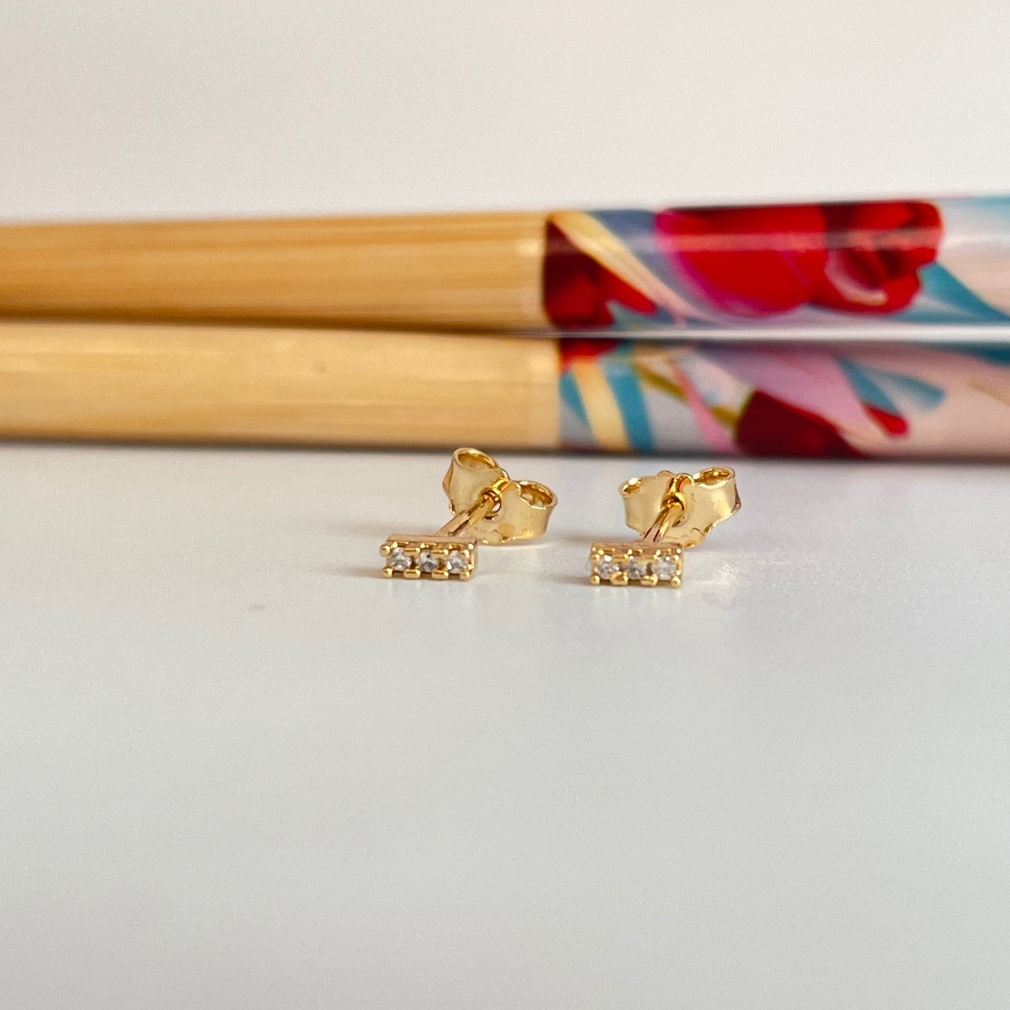 XO307 Aro barrita con 3 circones 4 x 1.8 mm espesor 2 mm Aro Baño Oro Aros Bañados hecho de Bronce Bañado en Oro 18K Joyas Bañadas en Oro