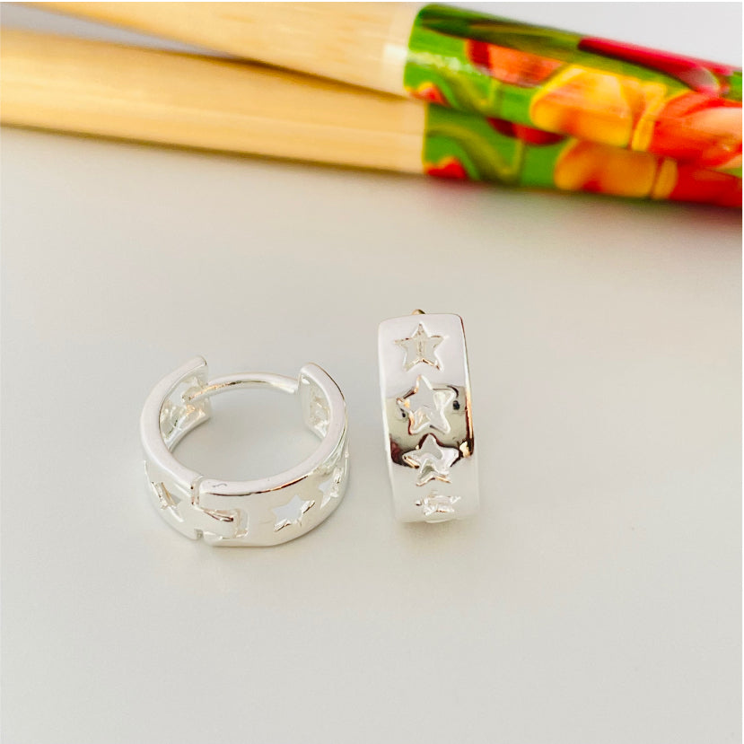 XP116 Aro Argolla Estrellas Caladas 12 mm ancho 5 mm Aro Baño Plata Aros Bañados en Oro y Plata hecho de Bronce Bañado en Plata 50 ml Joyas Bañadas en Plata