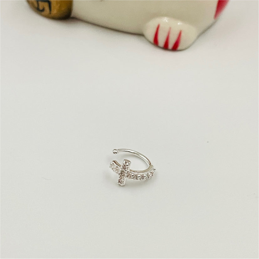 XO181 Cuff Cruz con Circones 10 mm Aro Baño Oro Aros Bañados en Oro y Plata hecho de Bronce Bañado en Oro 18K Joyas Bañadas en Oro