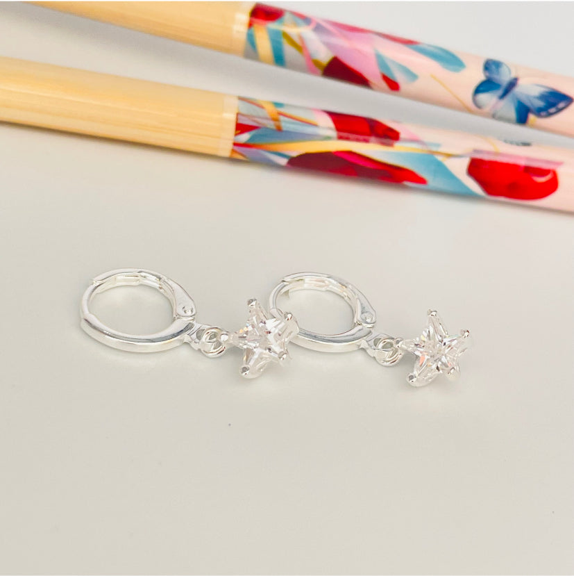 XP207 Aro Argolla con Estrella de Cristal Largo Total 22 mm Estrella 8 mm Aro Baño Plata Aros Bañados en Oro y Plata hecho de Bronce Bañado en Plata 50 ml Joyas Bañadas en Plata