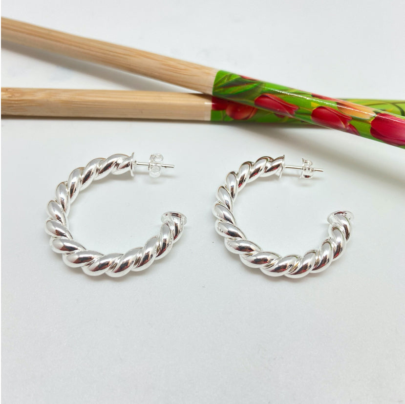 XP225 Aro Argolla trenzada 30 mm delgada Espesor 4 mm Aro Baño Plata Aros Bañados hecho de Bronce Bañado en Plata 50 ml Joyas Bañadas en Plata