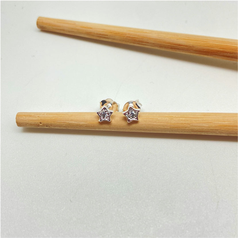 XP231 Aro Mini Estrella con 1 circón en el centro 4 mm Aro Baño Plata Aros Bañados hecho de Bronce Bañado en Plata 50 ml Joyas Bañadas en Plata