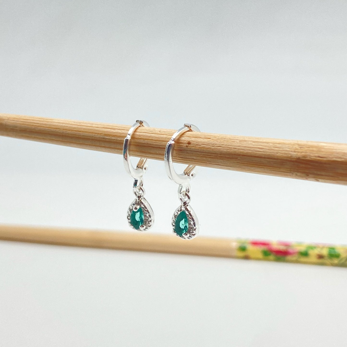 XP235 Aro Argollita con Gota Circón Verde Turmalina Borde craquelado Argolla 12 mm Gota 8x6 mm Aro Baño Plata Aros Bañados hecho de Bronce Bañado en Plata 50 ml Joyas Bañadas en Plata